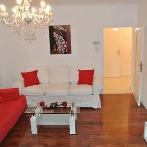 Paradies - U1 Station Altes Landgut Apartament